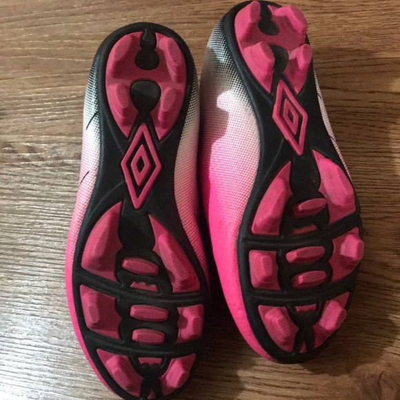 Umbro soccer cleats - Picture 2 of 3